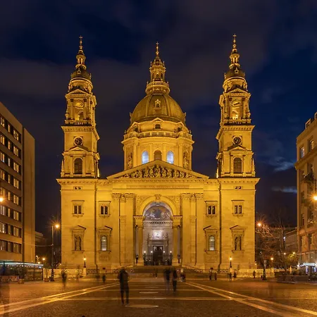 Charming At St. Stephen's Basilica Apartament